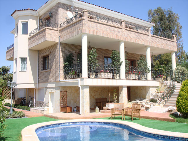 LUXURY DETACHED VILLA IN DOÑA PEPA, CIUDAD QUESADA