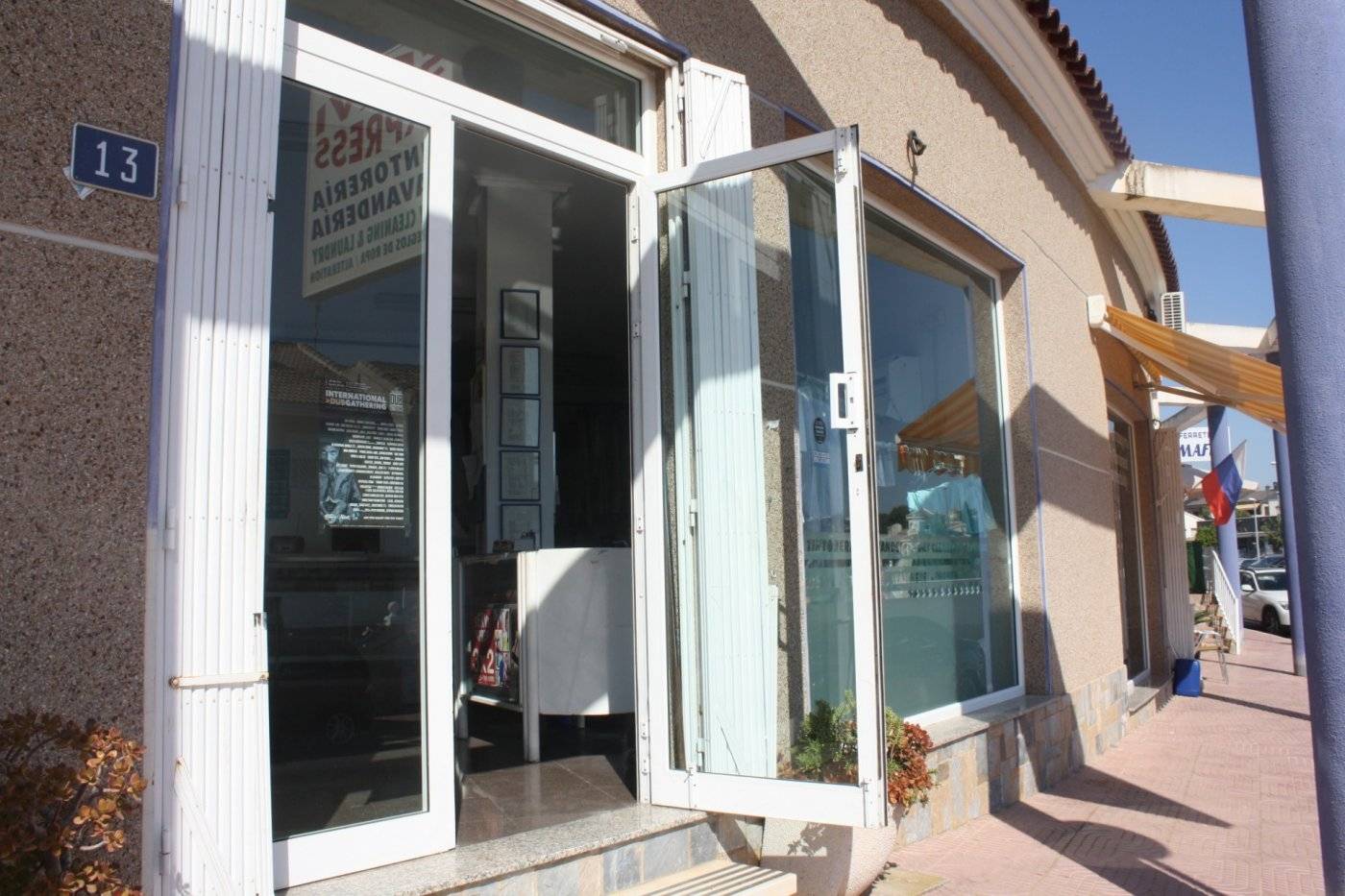 COMMERCIAL PREMISES IN DOÑA PEPA