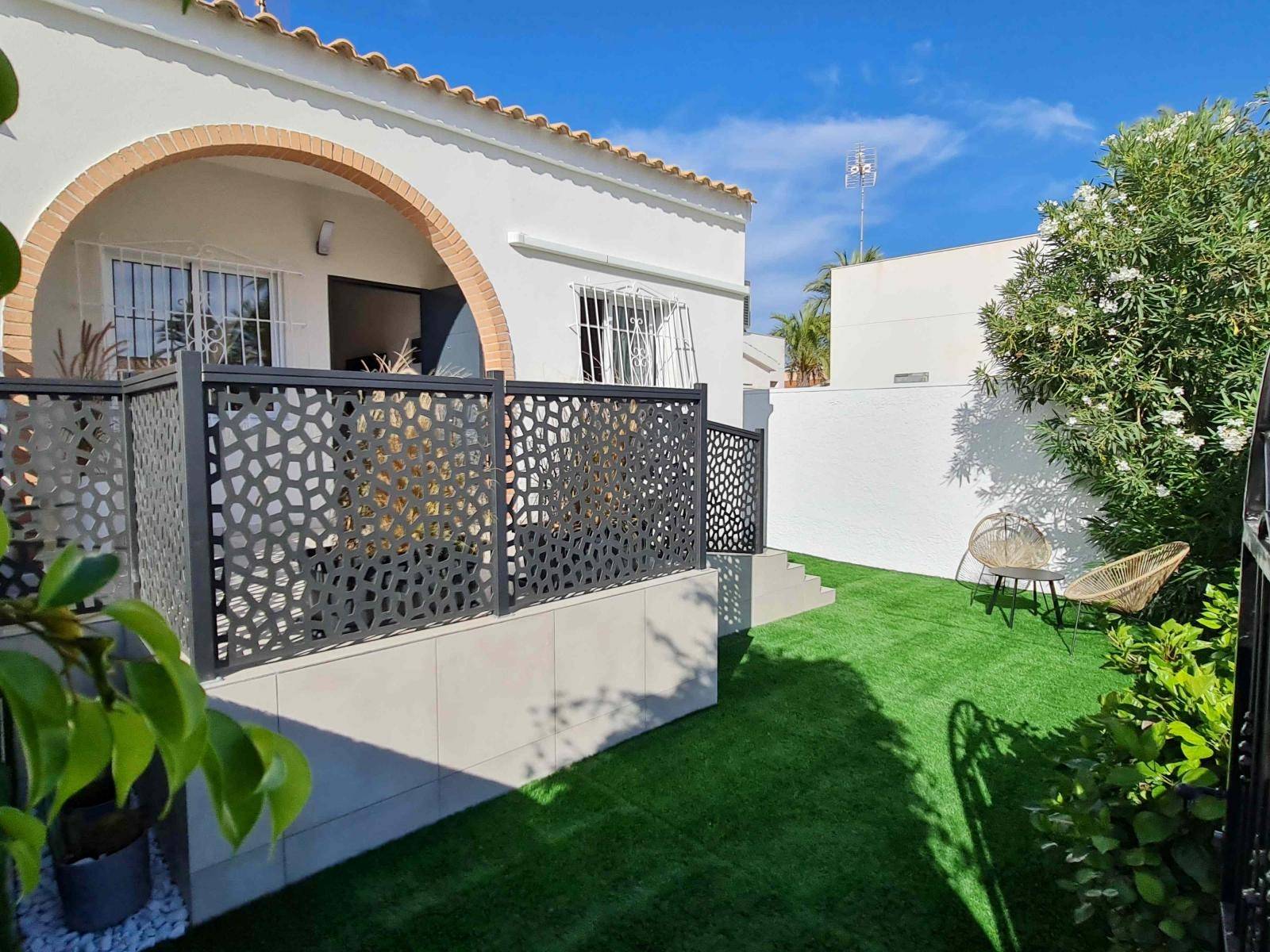 MODERN BUNGALOW NEWLY RENOVATED NUEVA TORREVIEJA WITH ITS OWN PARKING