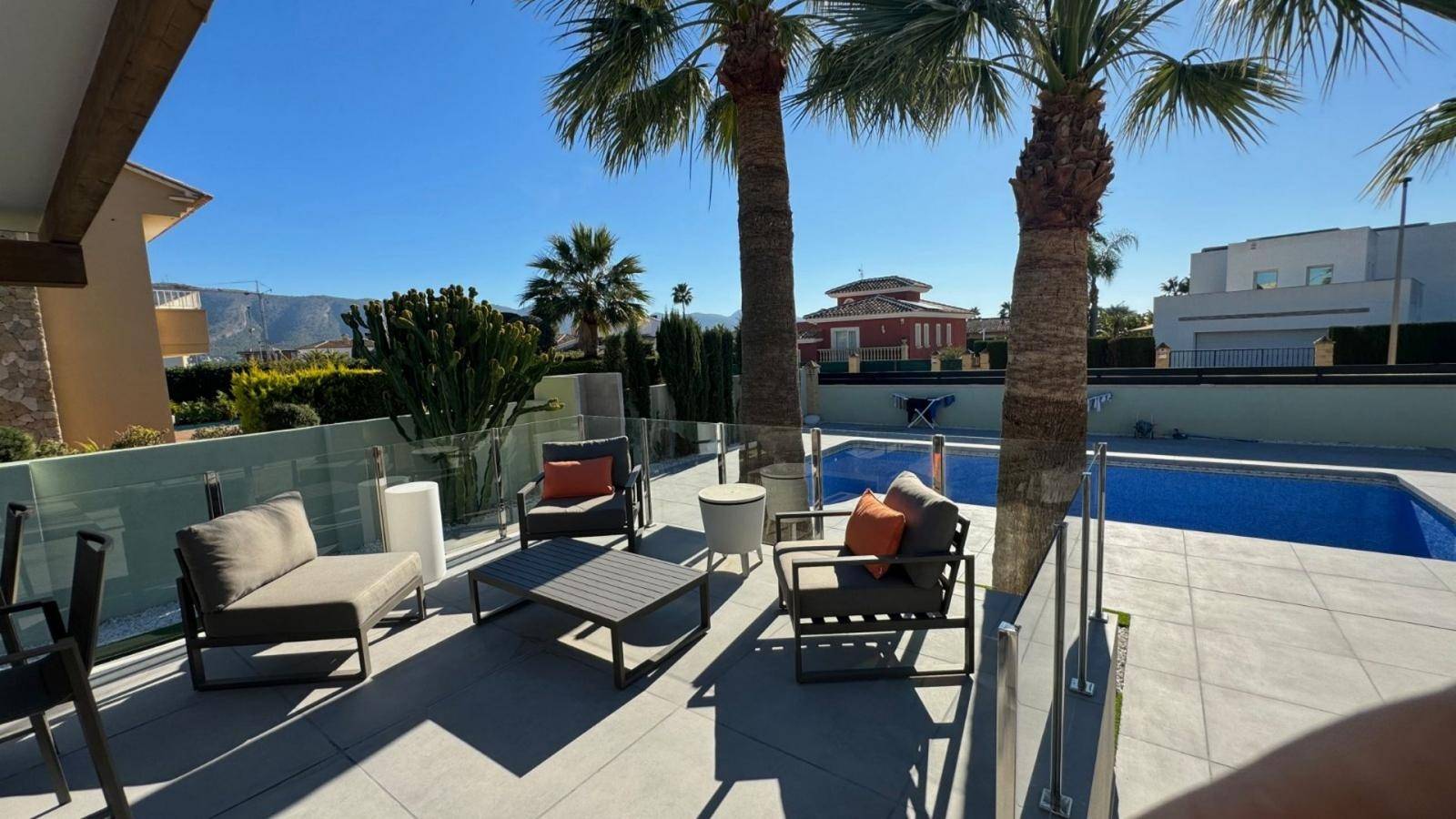 NEU RENOVIERTES LUXUS-TRAUMHAUS IN ALFAZ DEL PI / ALBIR