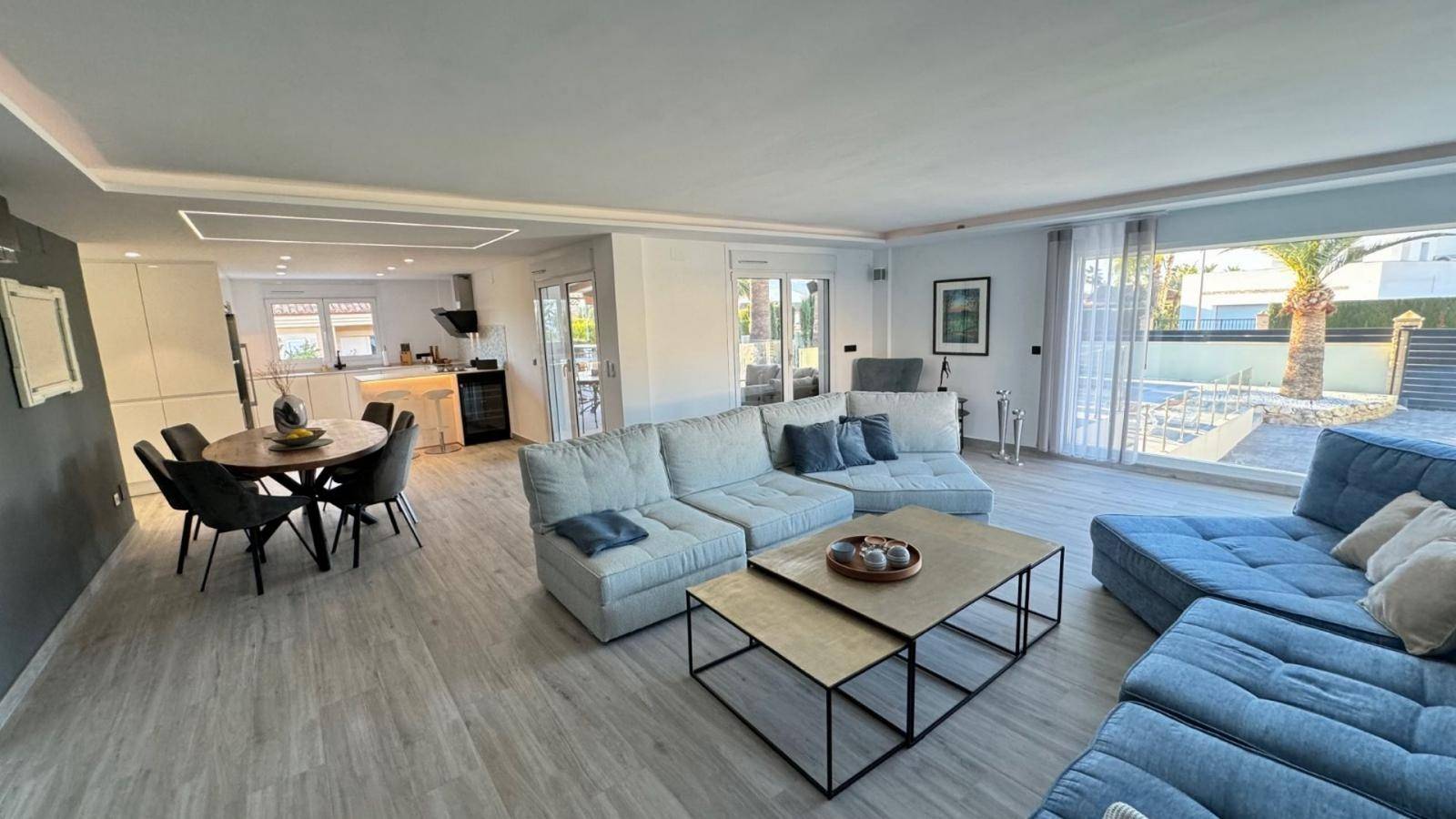 NEU RENOVIERTES LUXUS-TRAUMHAUS IN ALFAZ DEL PI / ALBIR
