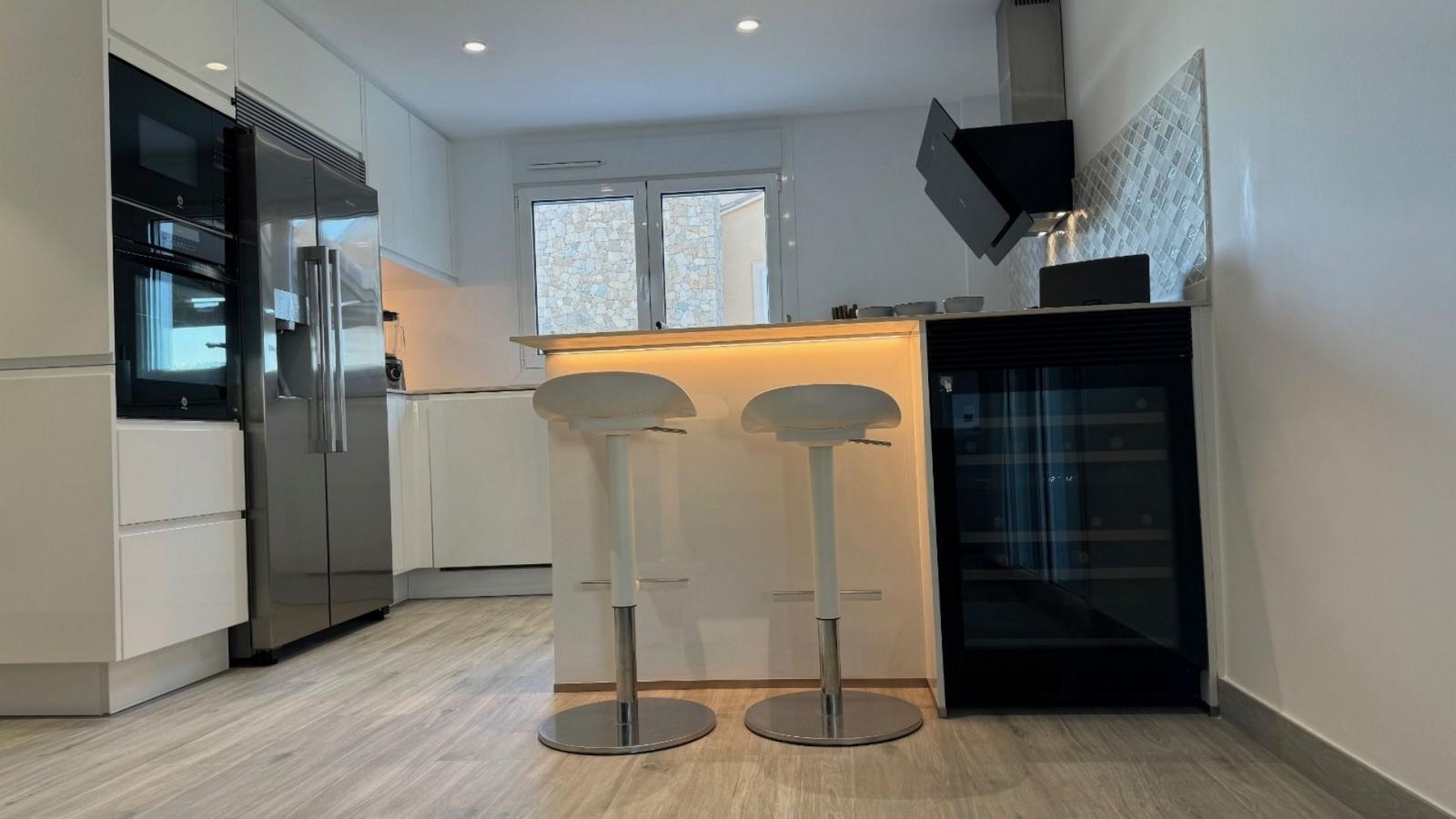 NEU RENOVIERTES LUXUS-TRAUMHAUS IN ALFAZ DEL PI / ALBIR