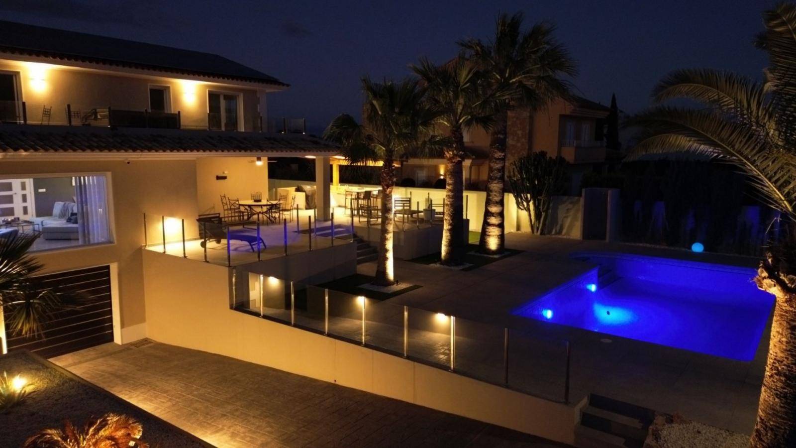 NEU RENOVIERTES LUXUS-TRAUMHAUS IN ALFAZ DEL PI / ALBIR
