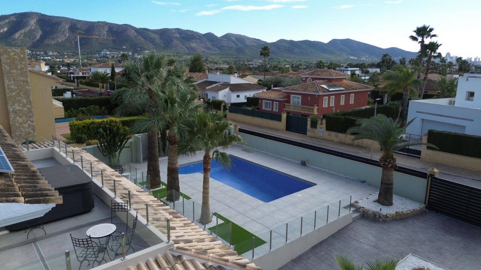 NEU RENOVIERTES LUXUS-TRAUMHAUS IN ALFAZ DEL PI / ALBIR