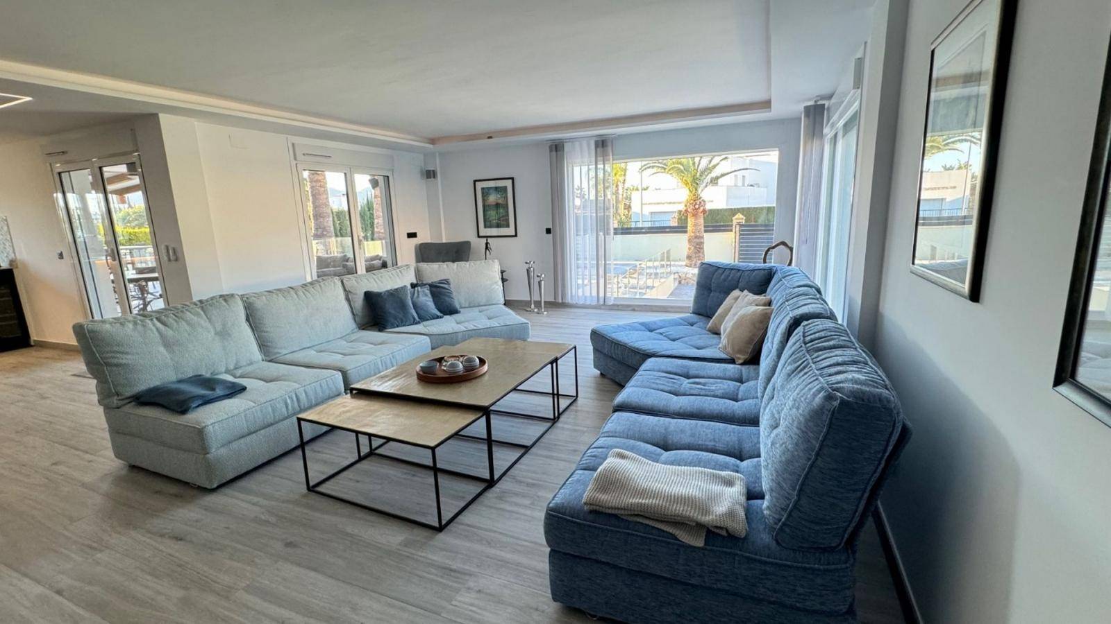 NEU RENOVIERTES LUXUS-TRAUMHAUS IN ALFAZ DEL PI / ALBIR