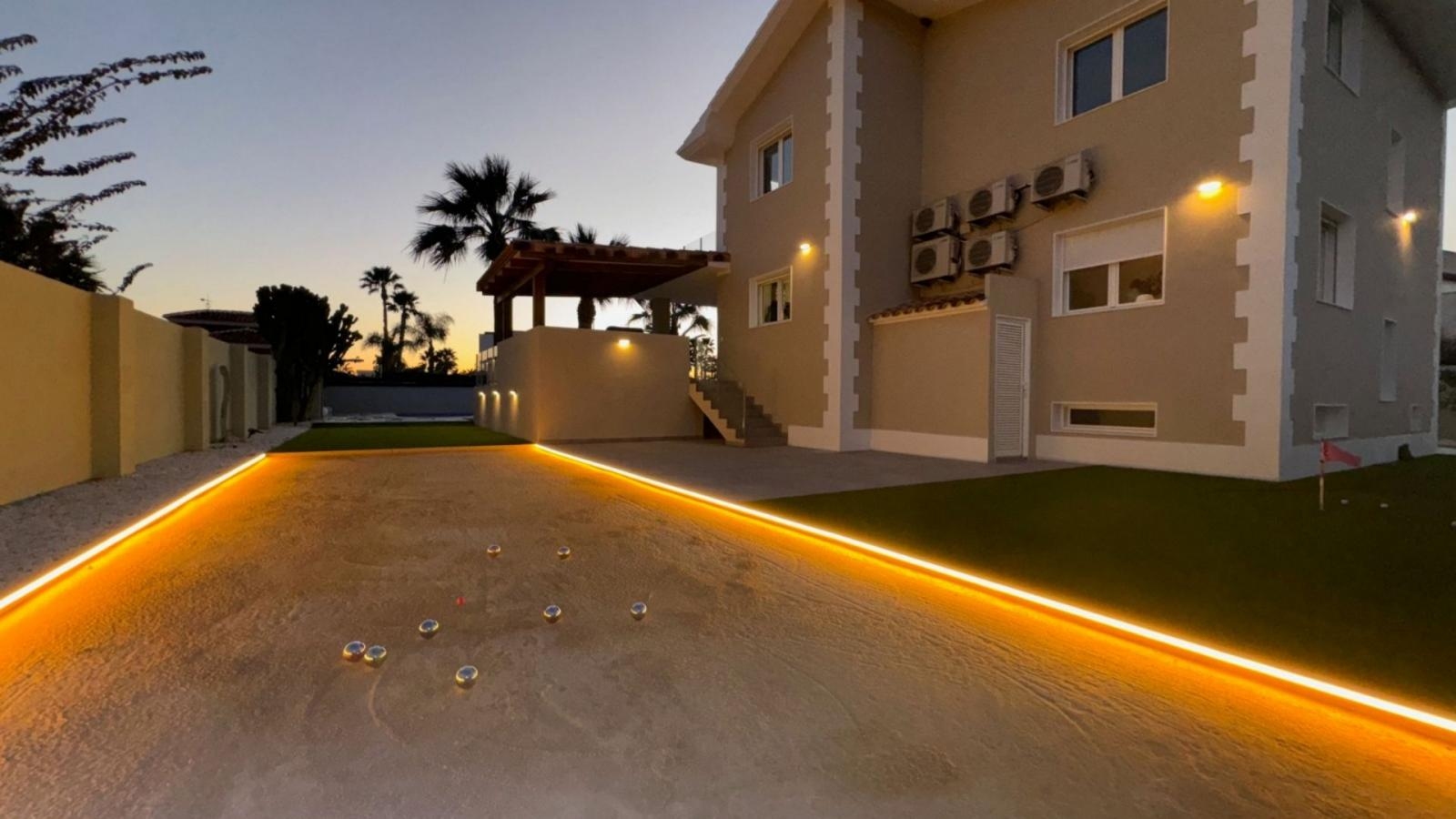 NEU RENOVIERTES LUXUS-TRAUMHAUS IN ALFAZ DEL PI / ALBIR