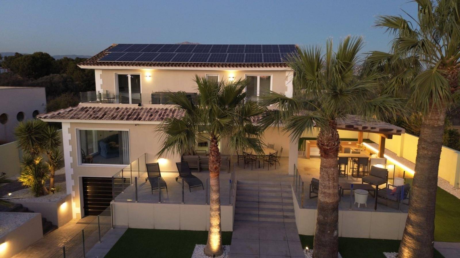 NEU RENOVIERTES LUXUS-TRAUMHAUS IN ALFAZ DEL PI / ALBIR