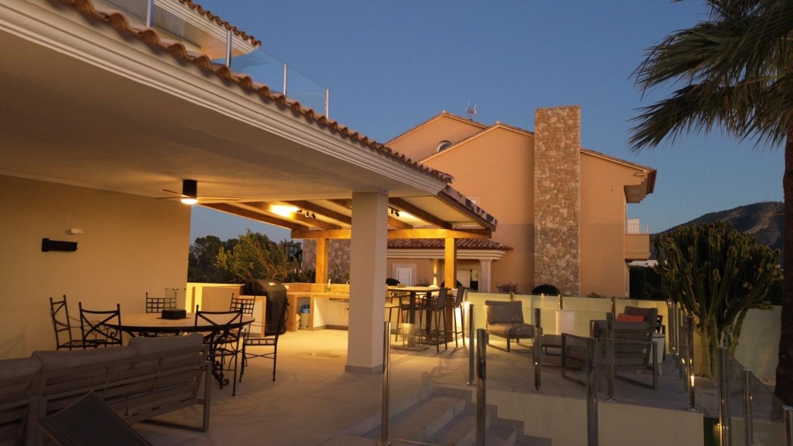 NEU RENOVIERTES LUXUS-TRAUMHAUS IN ALFAZ DEL PI / ALBIR