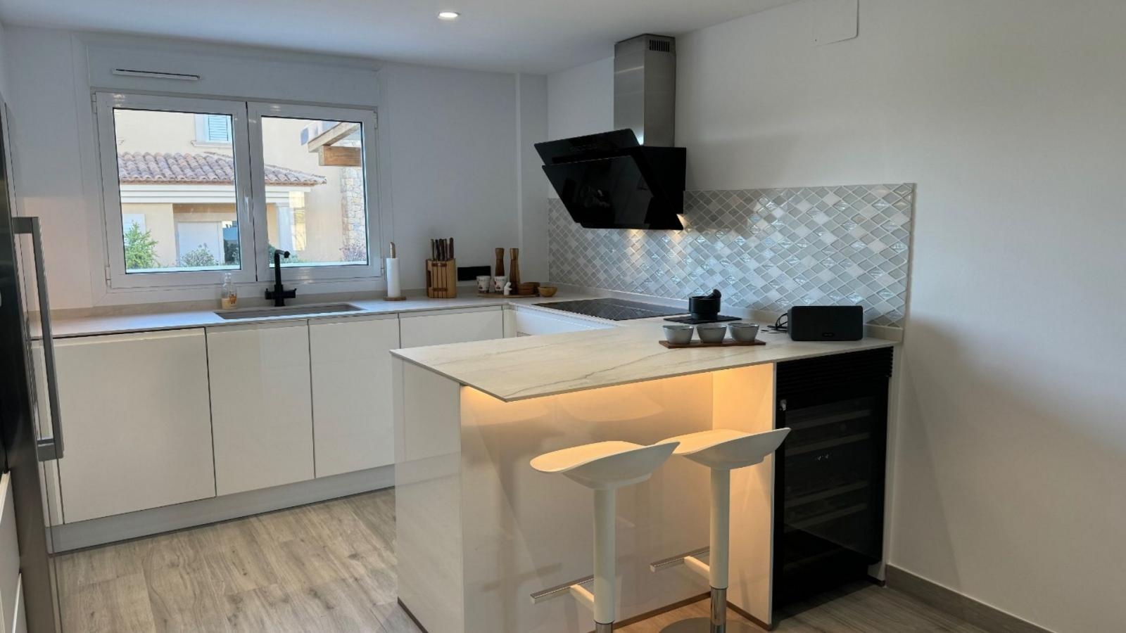 NEU RENOVIERTES LUXUS-TRAUMHAUS IN ALFAZ DEL PI / ALBIR