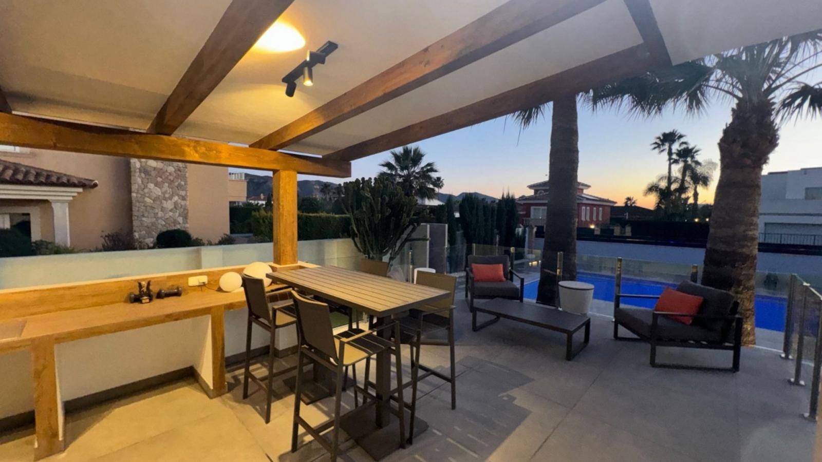 NEU RENOVIERTES LUXUS-TRAUMHAUS IN ALFAZ DEL PI / ALBIR