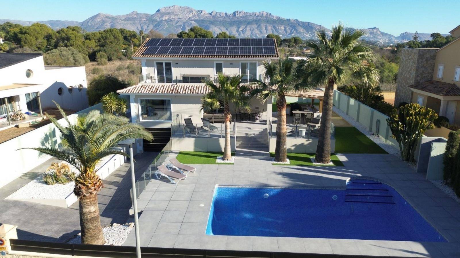 NEU RENOVIERTES LUXUS-TRAUMHAUS IN ALFAZ DEL PI / ALBIR