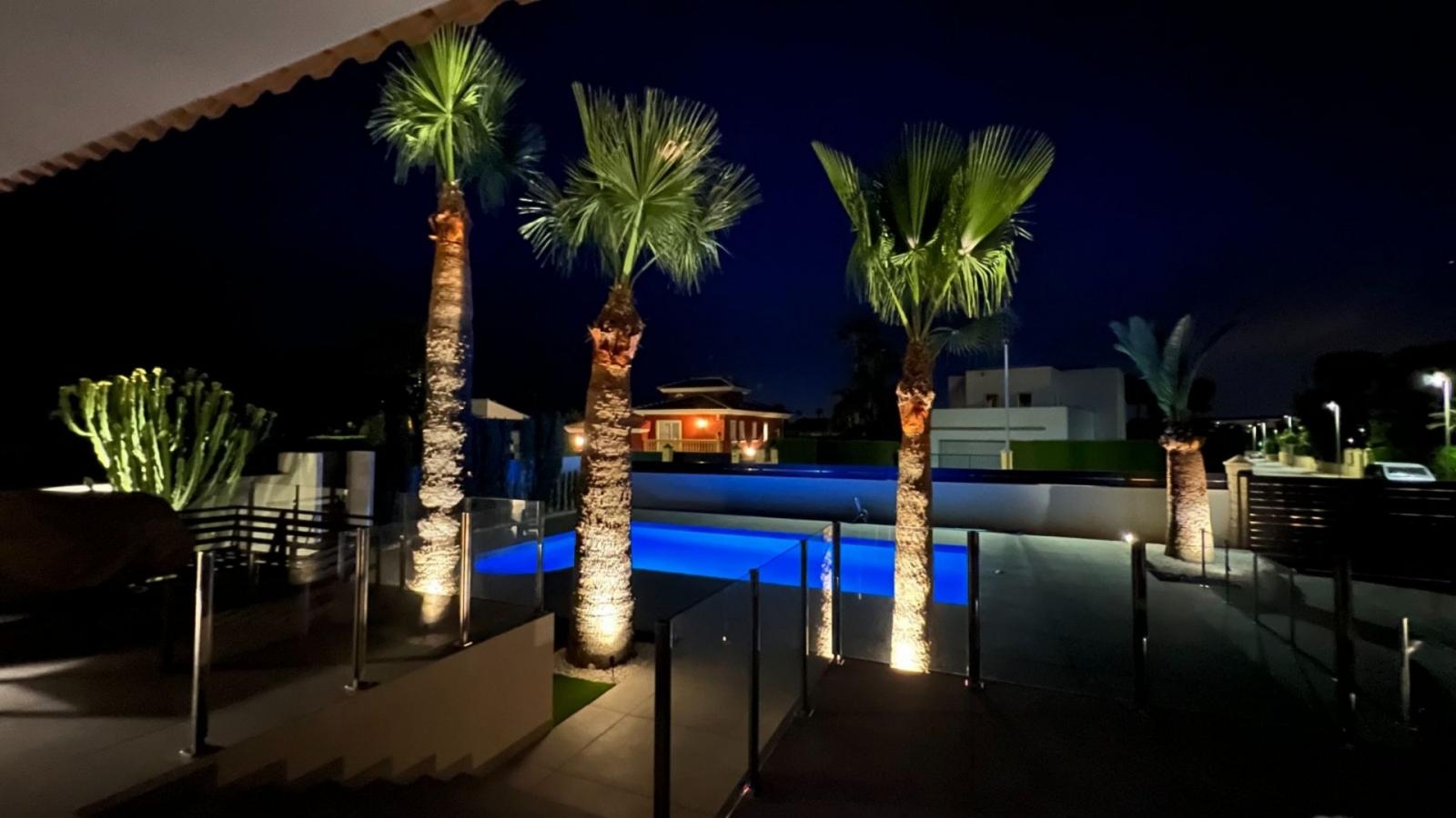 NEU RENOVIERTES LUXUS-TRAUMHAUS IN ALFAZ DEL PI / ALBIR