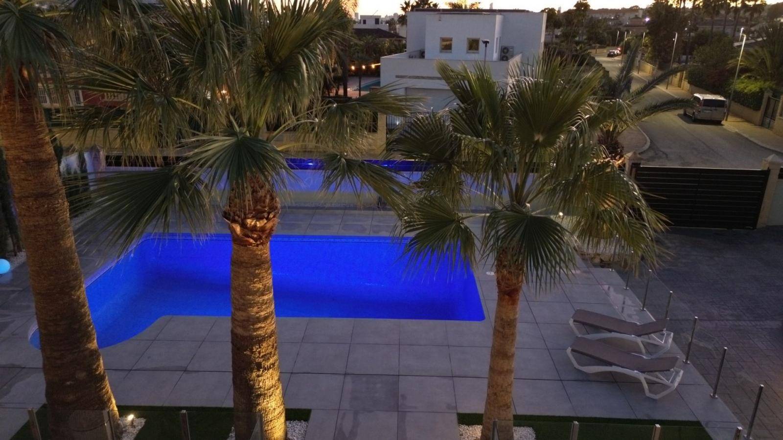 NEU RENOVIERTES LUXUS-TRAUMHAUS IN ALFAZ DEL PI / ALBIR