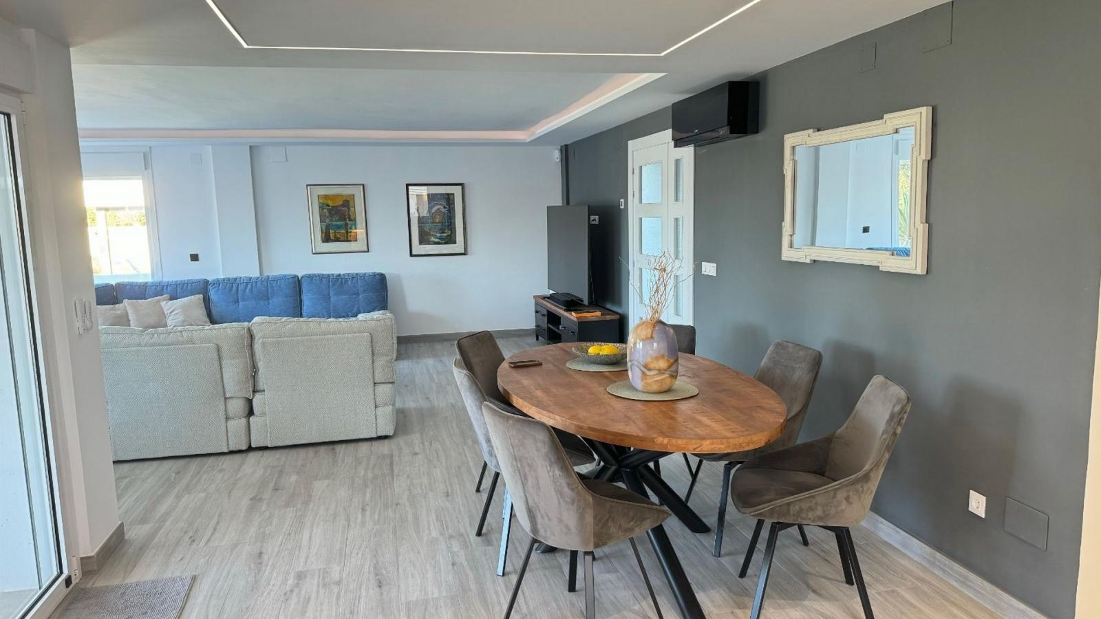 NEU RENOVIERTES LUXUS-TRAUMHAUS IN ALFAZ DEL PI / ALBIR