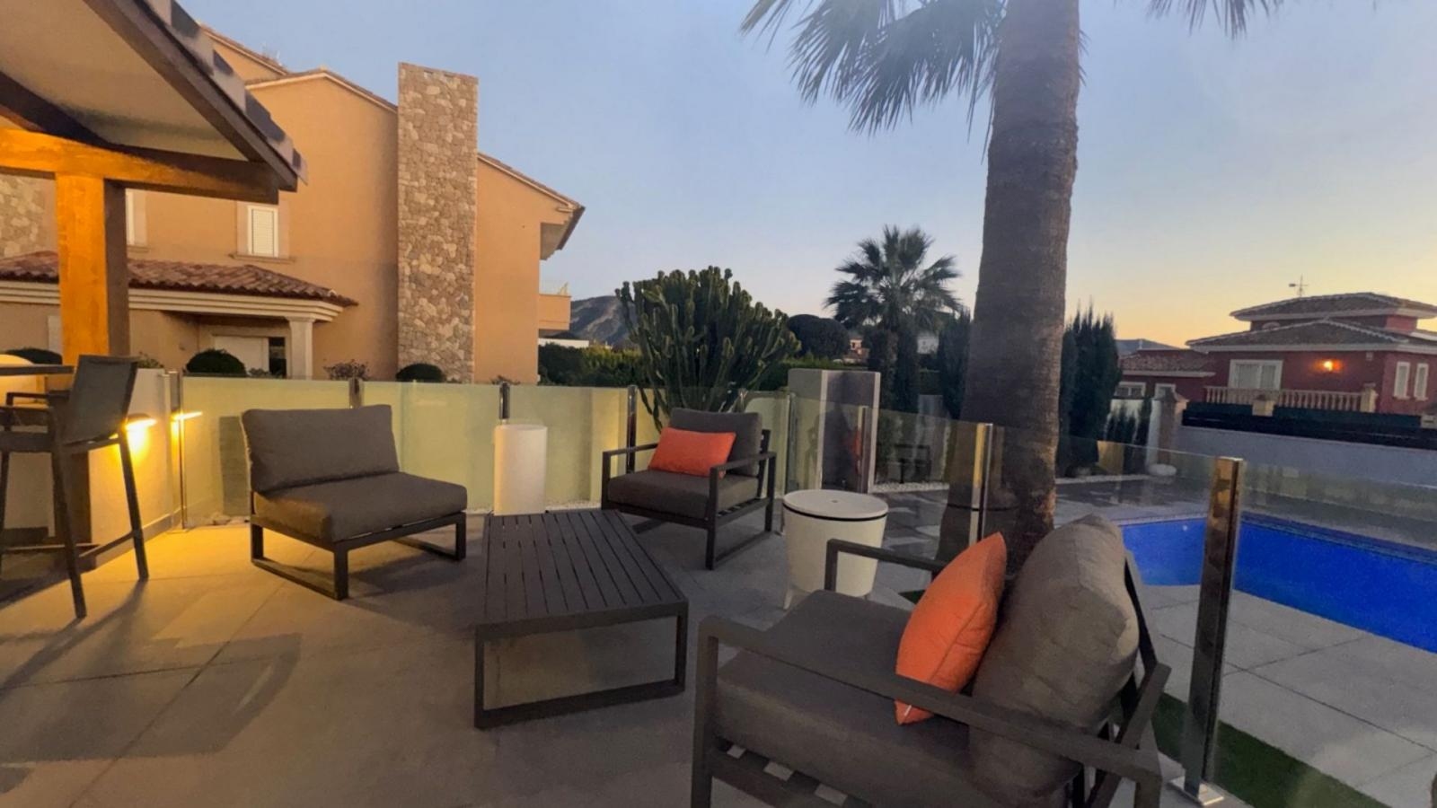 NEU RENOVIERTES LUXUS-TRAUMHAUS IN ALFAZ DEL PI / ALBIR
