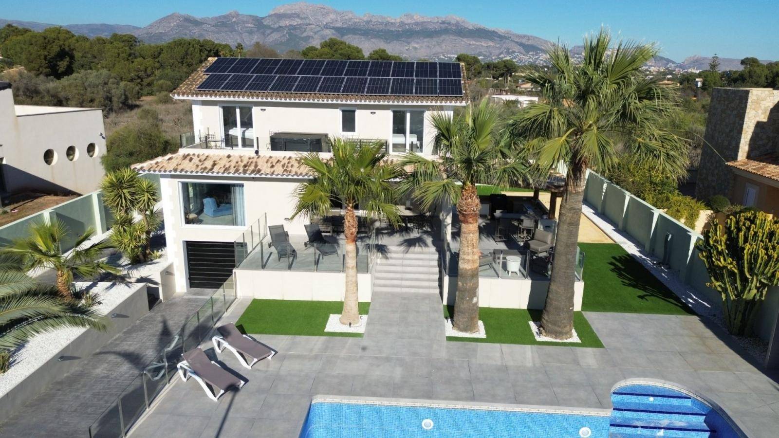 NEU RENOVIERTES LUXUS-TRAUMHAUS IN ALFAZ DEL PI / ALBIR
