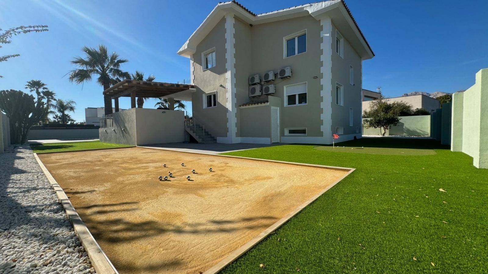 NEU RENOVIERTES LUXUS-TRAUMHAUS IN ALFAZ DEL PI / ALBIR