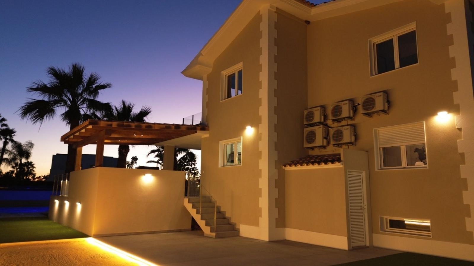 NEU RENOVIERTES LUXUS-TRAUMHAUS IN ALFAZ DEL PI / ALBIR