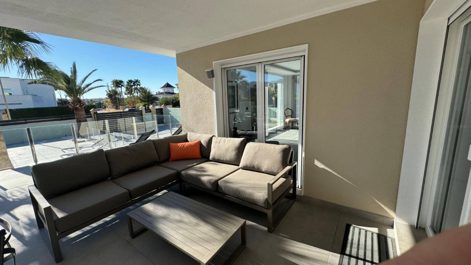 NEU RENOVIERTES LUXUS-TRAUMHAUS IN ALFAZ DEL PI / ALBIR