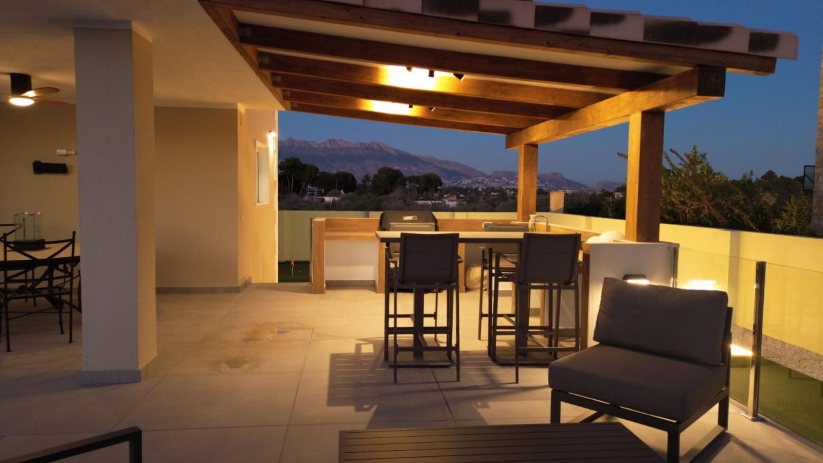 NEU RENOVIERTES LUXUS-TRAUMHAUS IN ALFAZ DEL PI / ALBIR