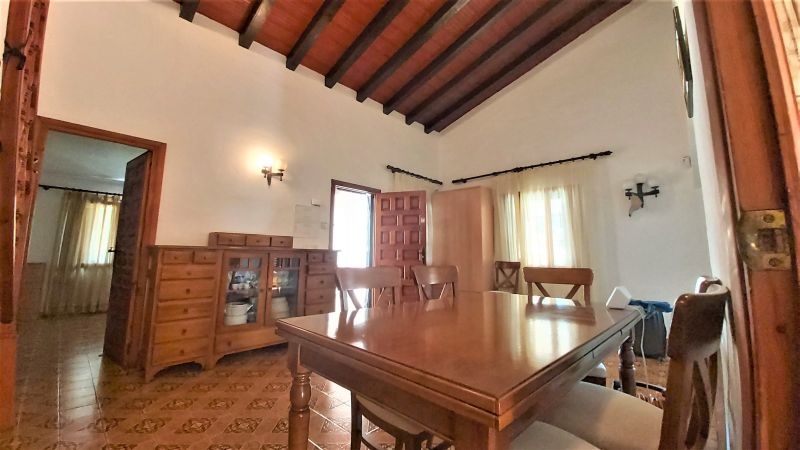 VILLA WITH PLOT OF 1000 M2, WITH PRIVATE POOL AND 300 METERS FROM PUNTA PRIMA BEACH