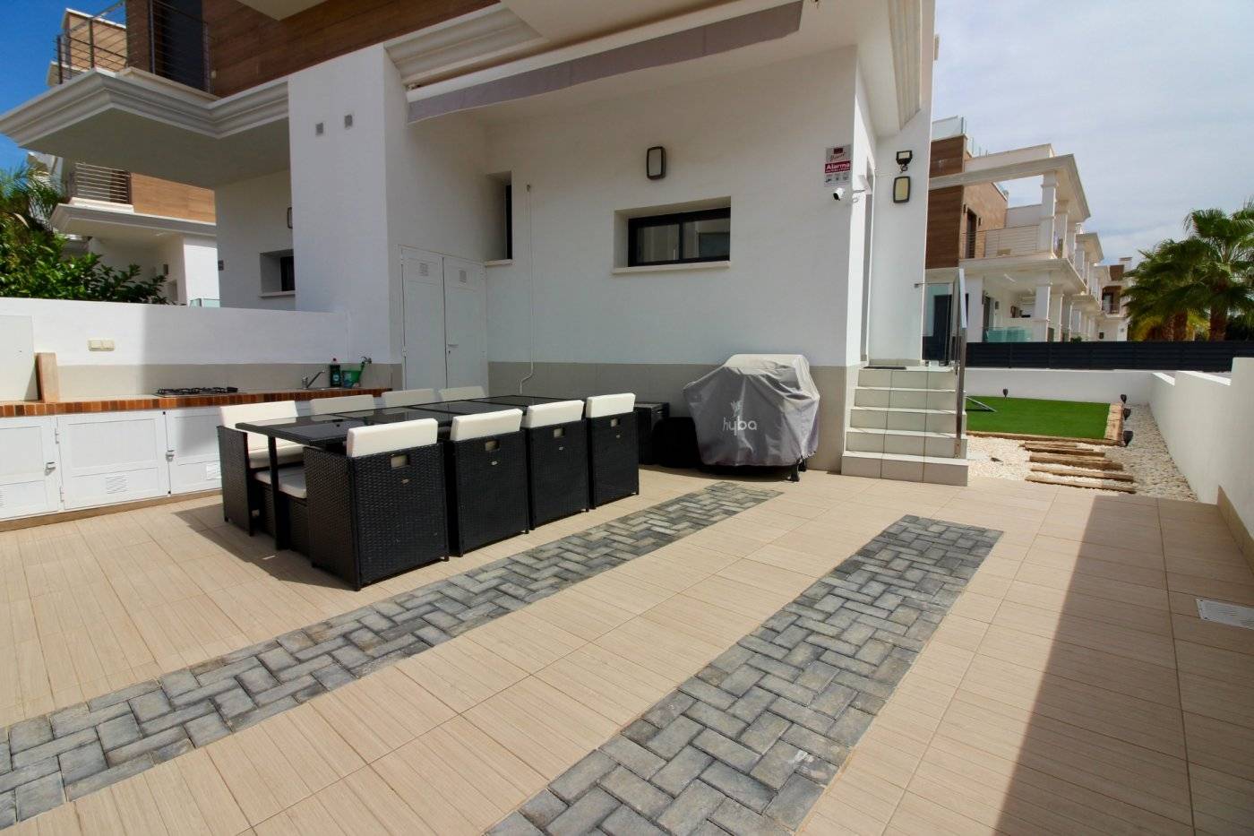 DUPLEX-BUNGALOW MIT 2 UND 2 ETAGEN UND PARKPLATZ IN CIUDAD QUESADA ROJALES