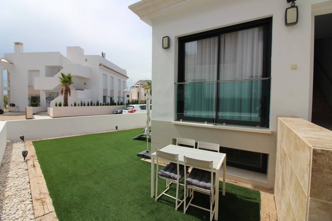 DUPLEX-BUNGALOW MIT 2 UND 2 ETAGEN UND PARKPLATZ IN CIUDAD QUESADA ROJALES