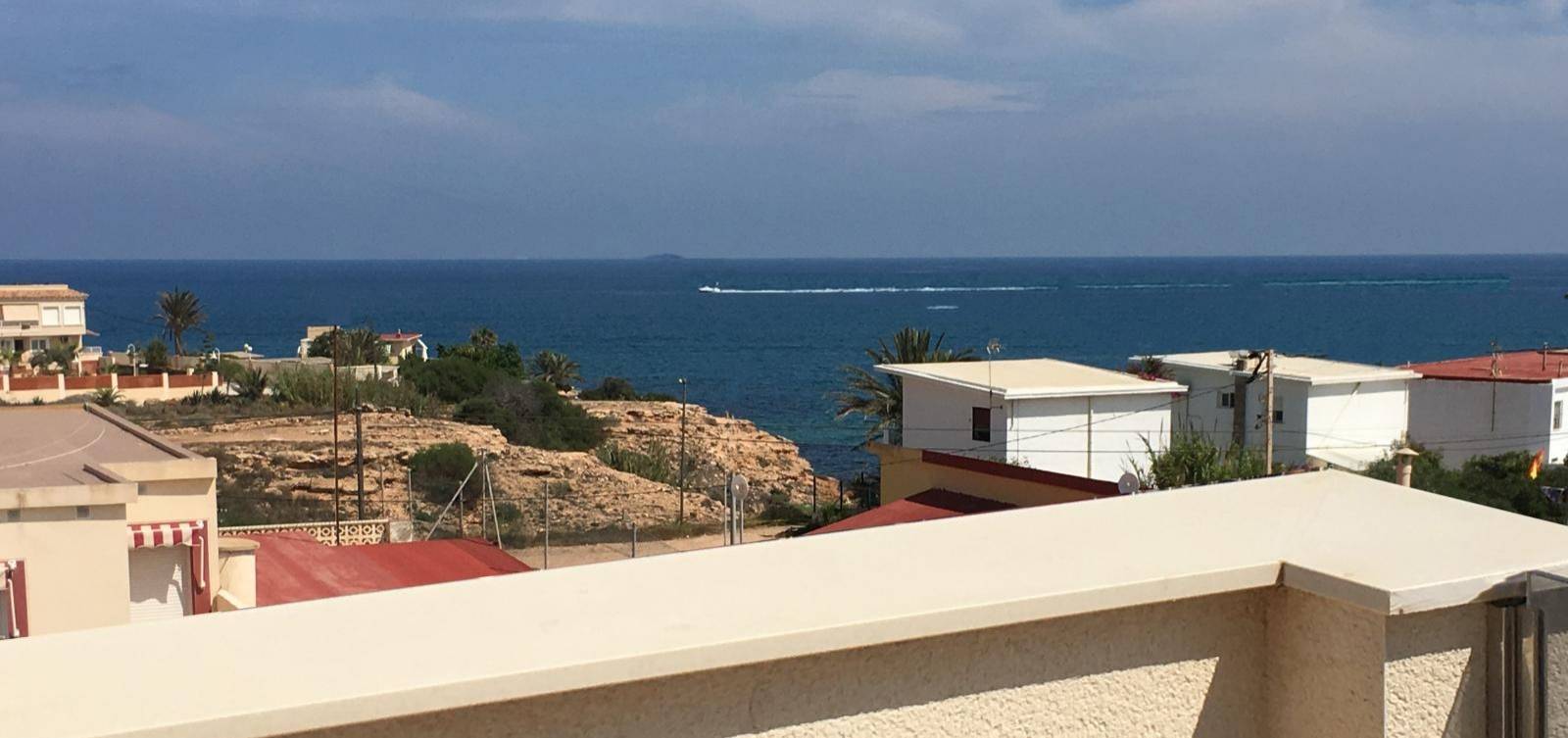 CHALET DÉTACHÉ AVEC VUE SUR LA MER