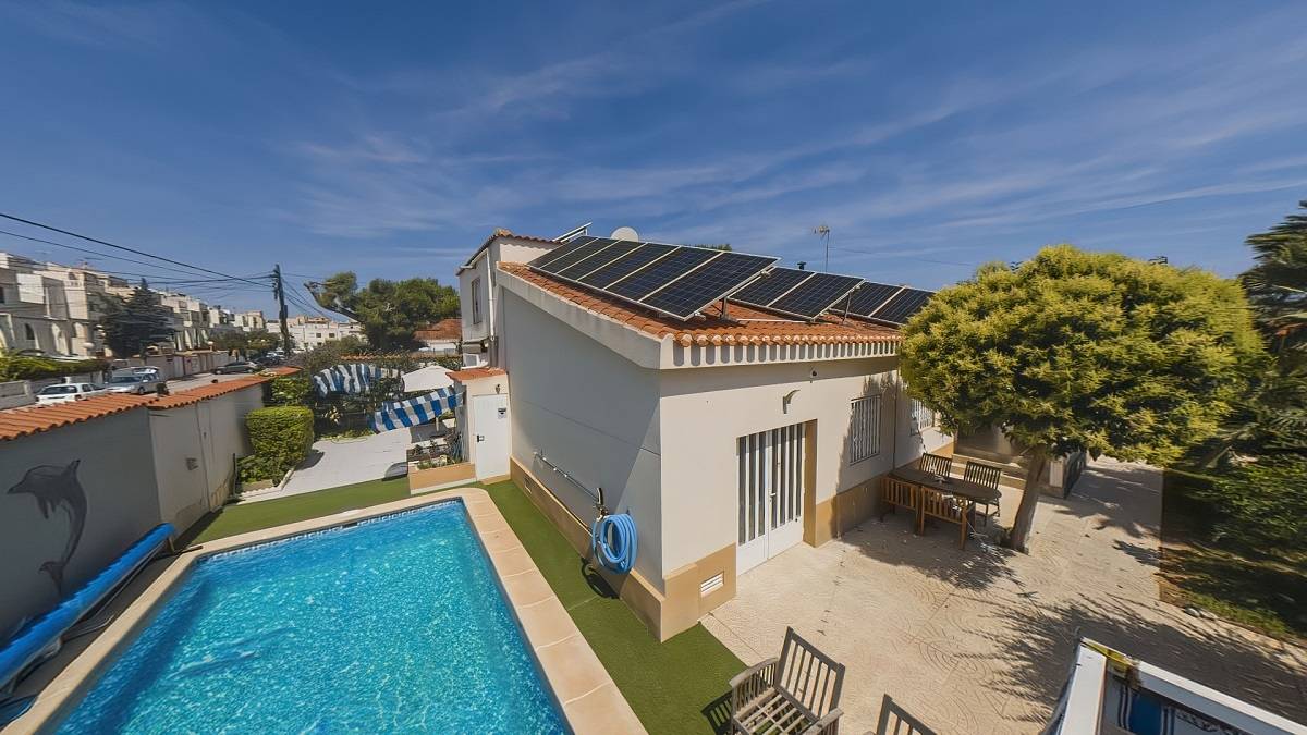 SALE OF THE BARE PROPERTY OF A BEAUTIFUL VILLA IN LOS ANGELES, TORREVIEJA