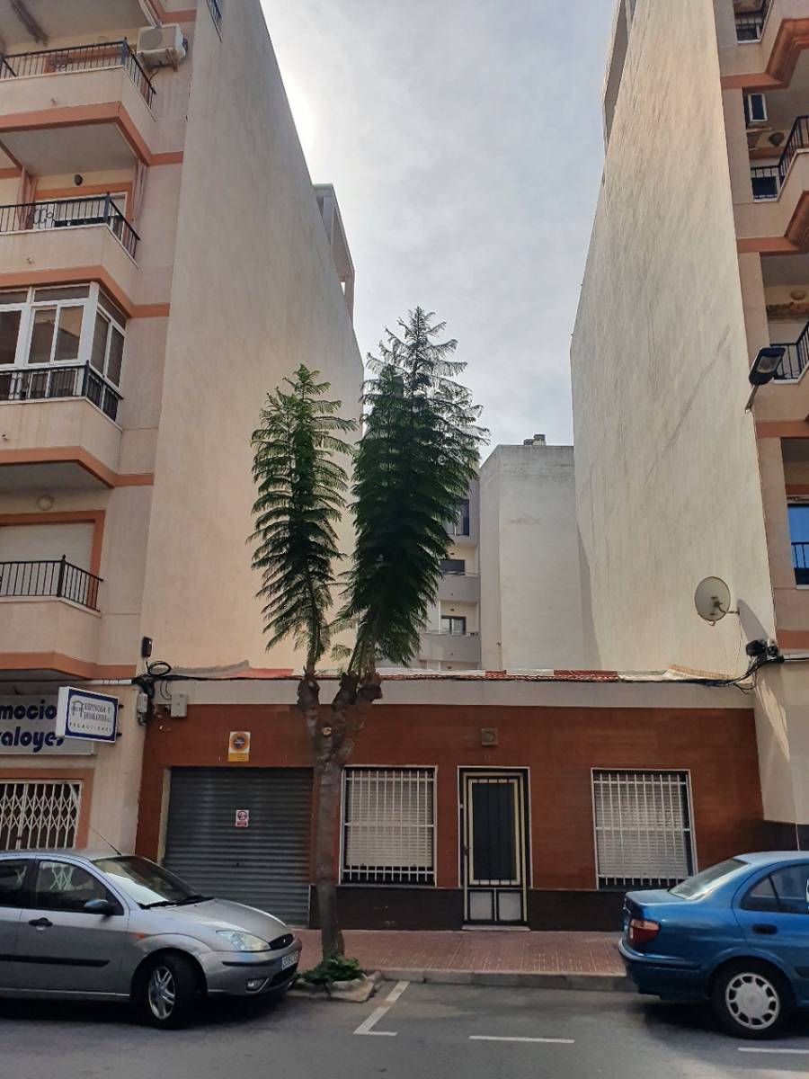 HOUSE TO REHABILITATE OR DEMOLISH AND BUILD MAXIMUM HEIGHT (PB 4 PENTHOUSE)