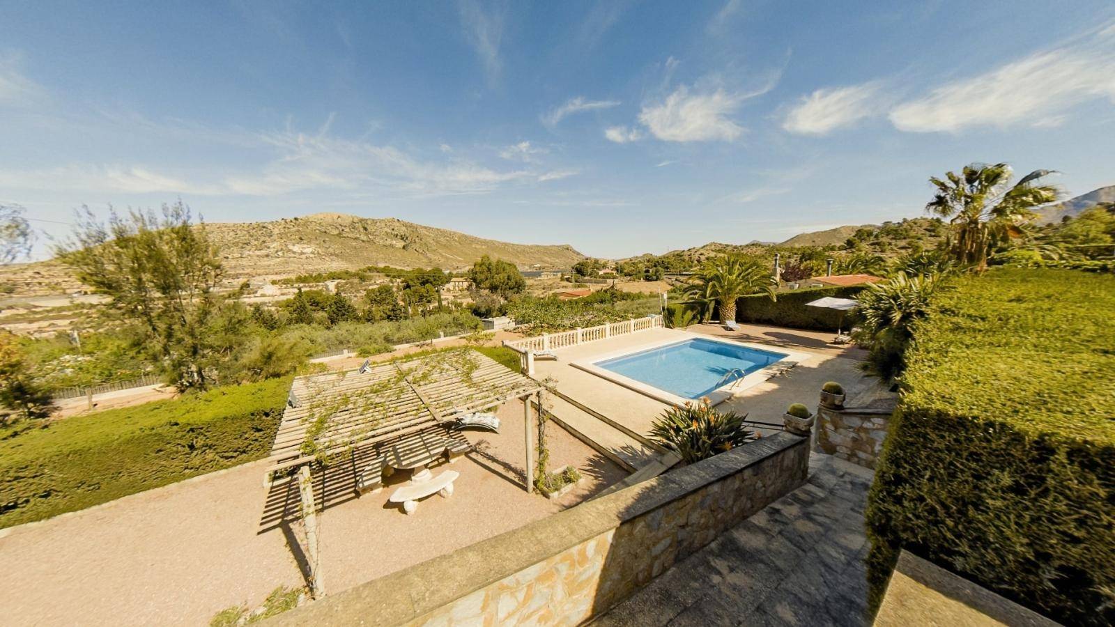 BEAUTIFUL FINCA OF 6000M² WITH HOUSE AND POOL IN PERFECT CONDITION