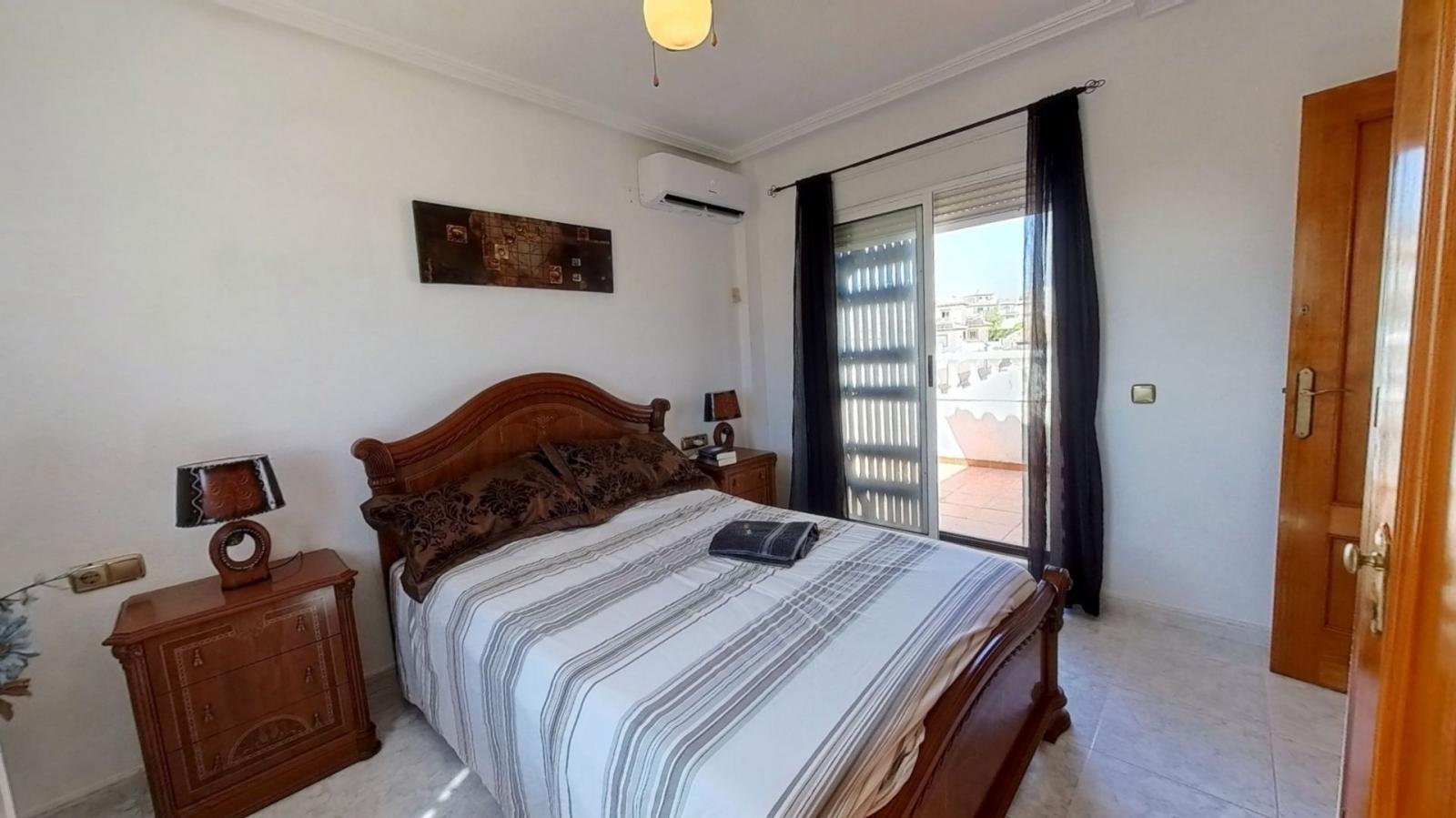 DETACHED VILLA WITH PRIVATE POOL CLOSE TO THE BEACHES AND ZENIA BOULEVARD