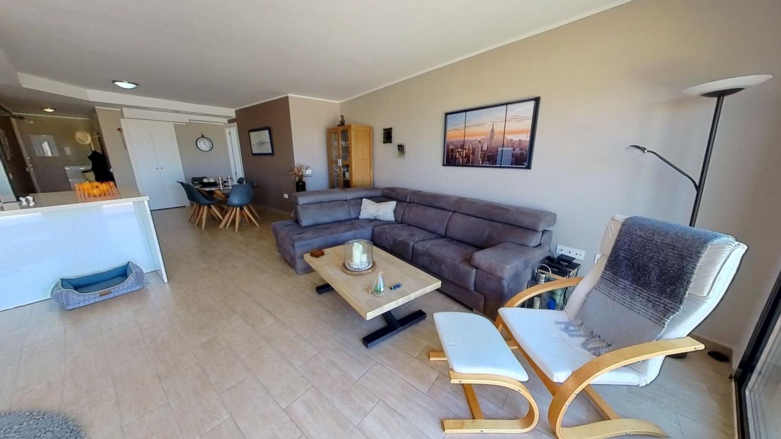 MAGNIFICENT LOWER APARTMENT WITH LARGE TERRACE OVERLOOKING THE SEA IN GRAN ALACANT