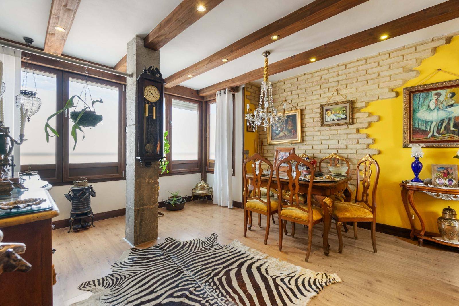 RENOVATED CORNER PENTHOUSE COMPOSED OF 2 ADJOINING ROOMS IN THE CENTER 