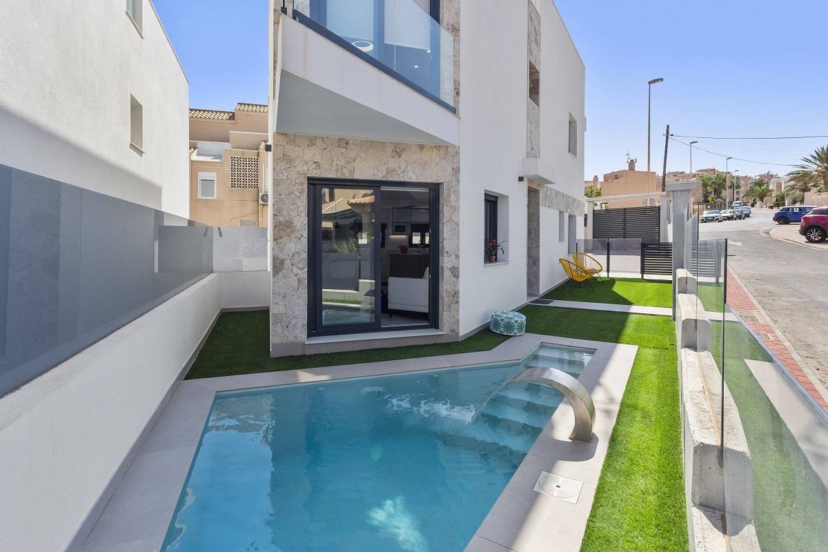 LUXURY VILLAS IN LA MATA TURNKEY AND WALK TO THE BEACH