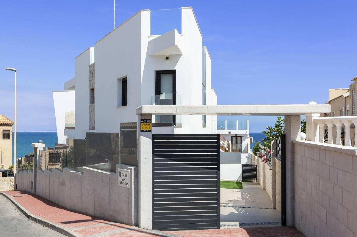 VILLE DI LUSSO A LA MATA CHIAVI IN MANO E A PIEDI DALLA SPIAGGIA