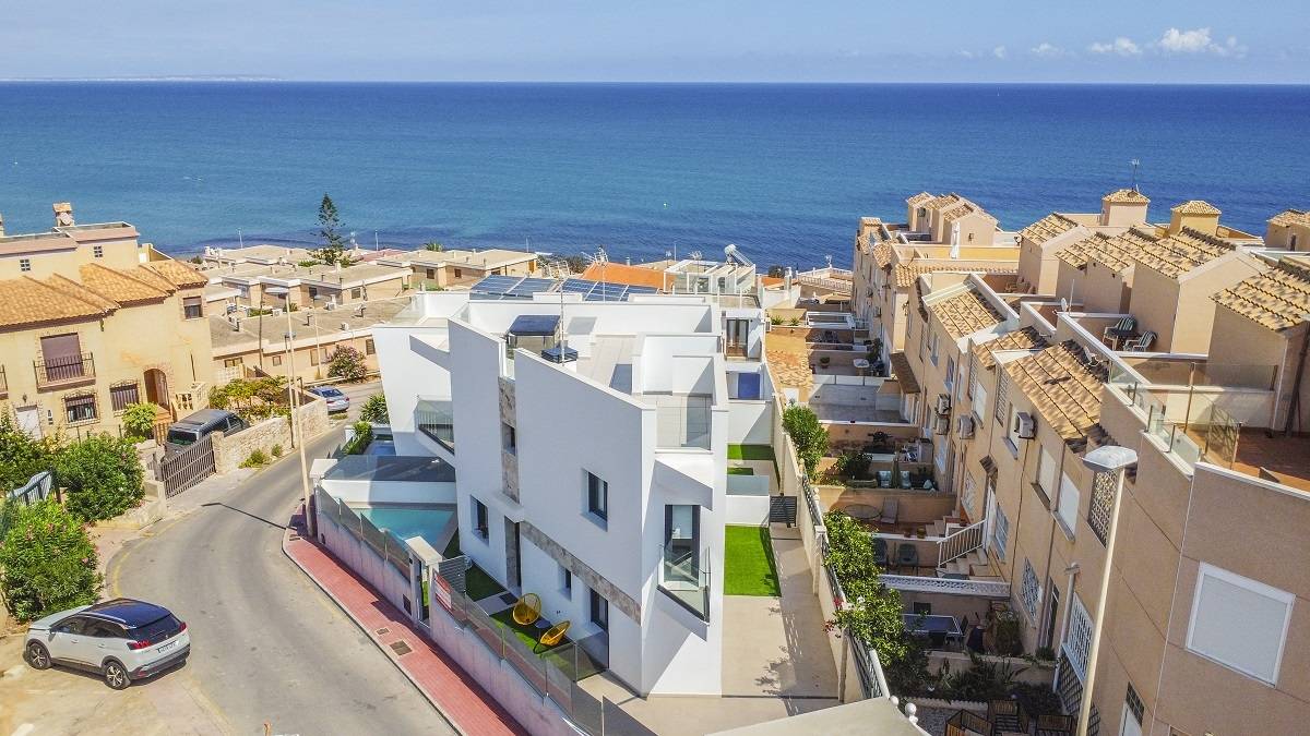 LUXUSVILLEN IN LA MATA SCHLÜSSELFERTIG UND ZU FUß ZUM STRAND