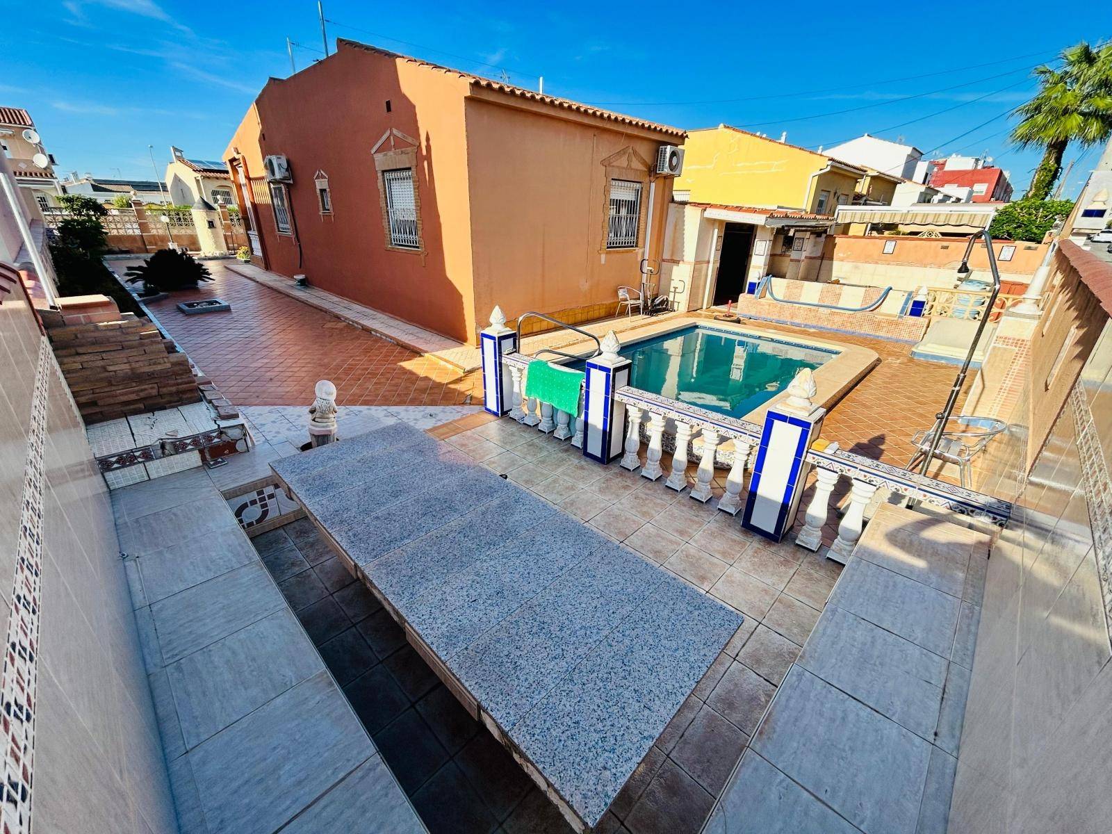 COSY DETACHED VILLA IN SAN LUIS WITH POOL AND RENOVATION POTENTIAL