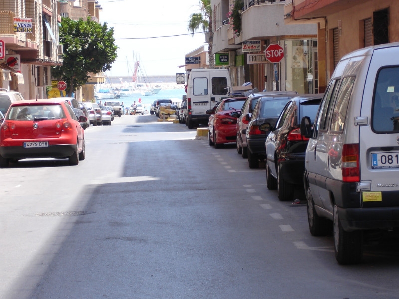 LOCAL torreviejassa lähellä rantaa Priest