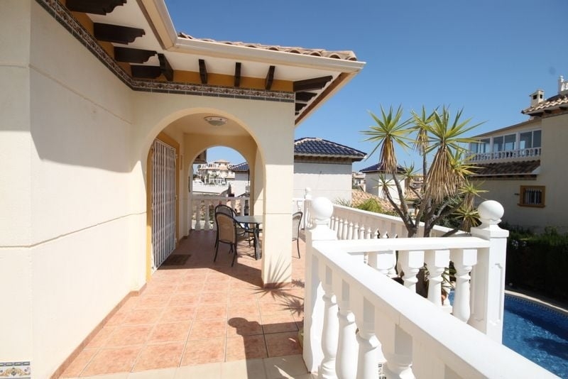 DETACHED VILLA WITH LARGE PLOT AND PRIVATE POOL ON ZENIA BOULEVARD