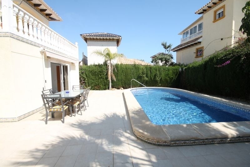 DETACHED VILLA WITH LARGE PLOT AND PRIVATE POOL ON ZENIA BOULEVARD
