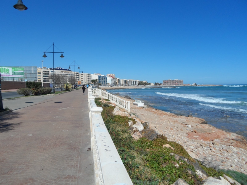 ES VEN LLUMINÓS ÀTIC AMB VISTES AL MAR