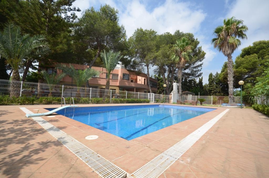 VILLA AVEC TERRAIN DE 5000 MTS.-COURT DE TENNIS - PISCINE ET VUE SUR LE LAGON ROSE À URB. LES BALCONS