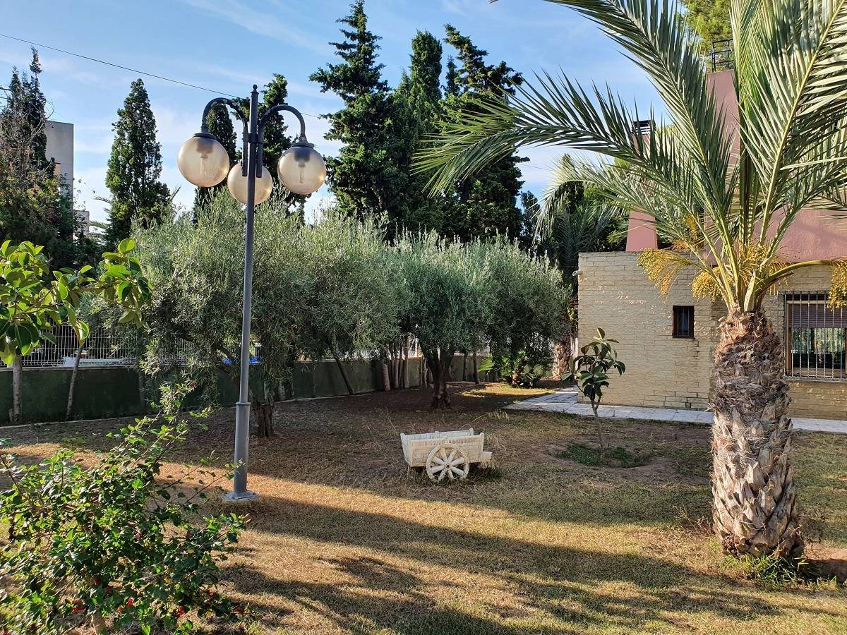 VILLA CON TERRENO DI 5000 MTS.-CAMPO DA TENNIS - PISCINA E VISTA SULLA LAGUNA ROSA A URB. I BALCONI