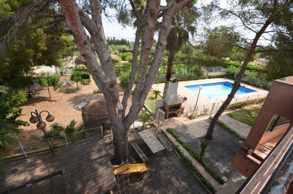 VILLA MIT GRUNDSTÜCK VON 5000 MTS.-TENNISPLATZ - SWIMMINGPOOL UND BLICK AUF DIE ROSA LAGUNE IN URB. DIE BALKONE