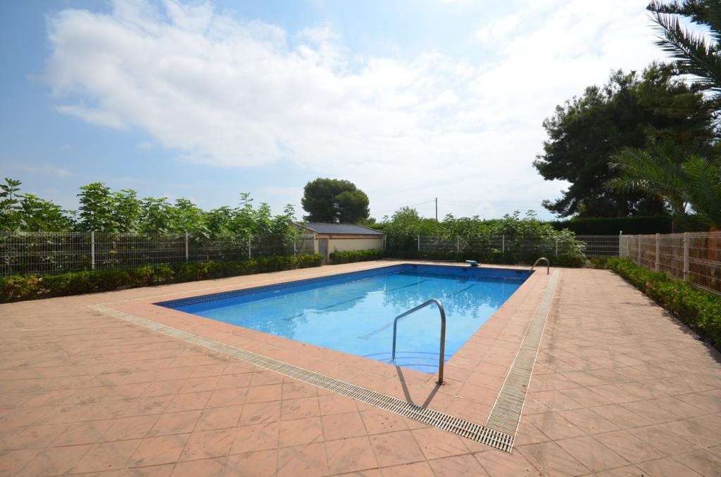 VILLA AVEC TERRAIN DE 5000 MTS.-COURT DE TENNIS - PISCINE ET VUE SUR LE LAGON ROSE À URB. LES BALCONS