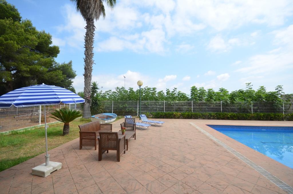 VILLA AVEC TERRAIN DE 5000 MTS.-COURT DE TENNIS - PISCINE ET VUE SUR LE LAGON ROSE À URB. LES BALCONS