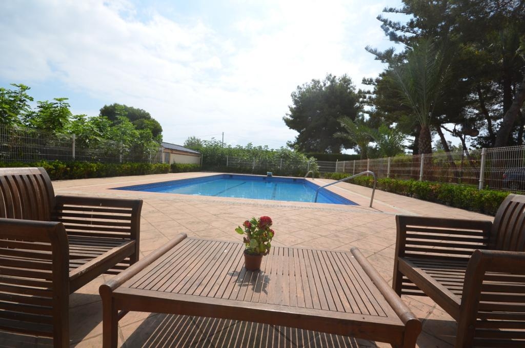 VILLA AVEC TERRAIN DE 5000 MTS.-COURT DE TENNIS - PISCINE ET VUE SUR LE LAGON ROSE À URB. LES BALCONS