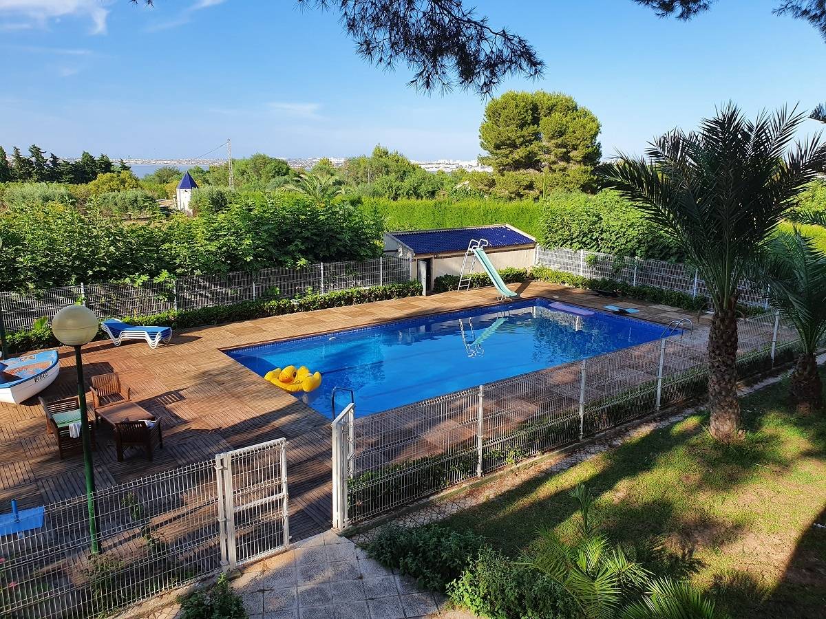 VILLA CON TERRENO DI 5000 MTS.-CAMPO DA TENNIS - PISCINA E VISTA SULLA LAGUNA ROSA A URB. I BALCONI