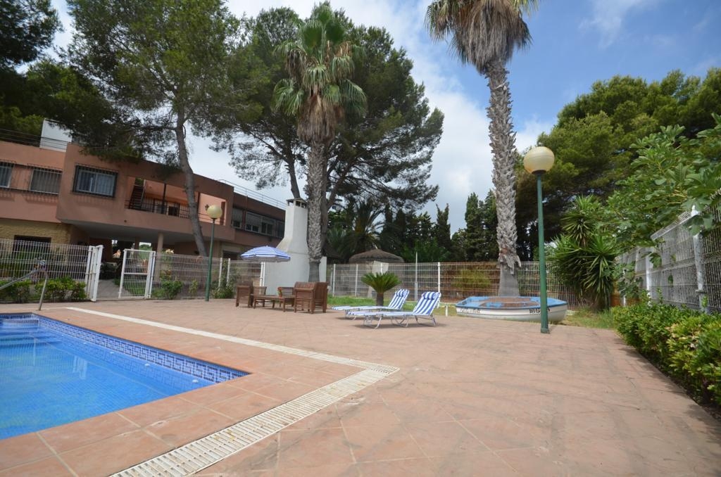 VILLA CON TERRENO DI 5000 MTS.-CAMPO DA TENNIS - PISCINA E VISTA SULLA LAGUNA ROSA A URB. I BALCONI